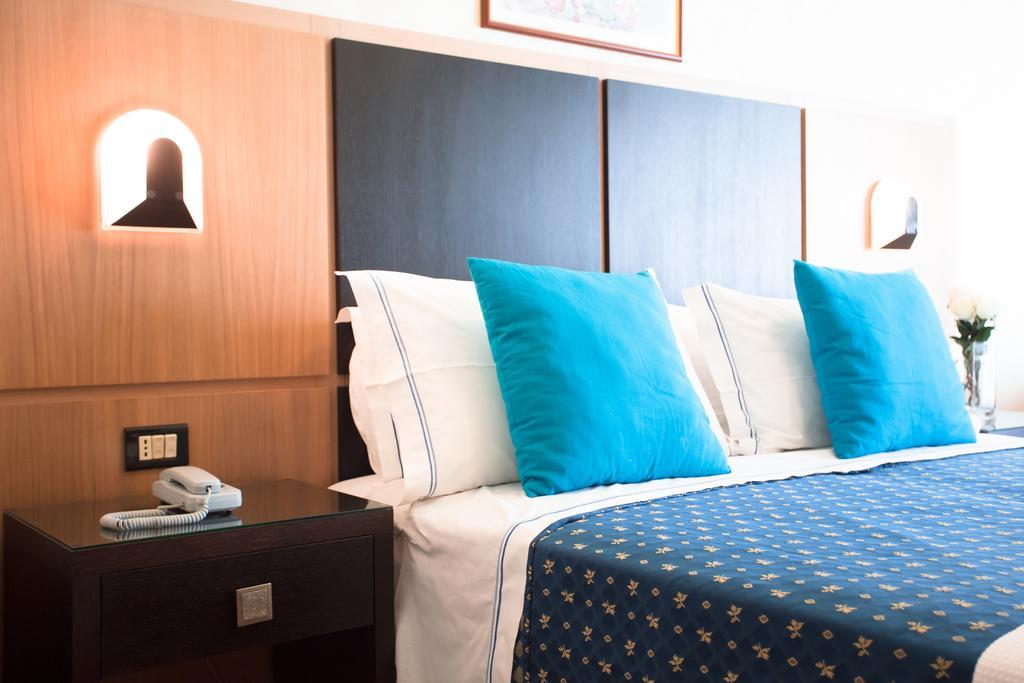 Hotel Verona Cesenatico Oda fotoğraf