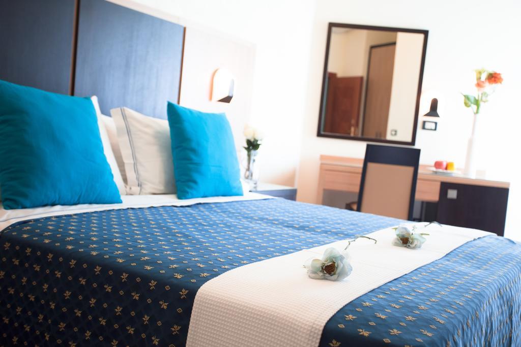 Hotel Verona Cesenatico Oda fotoğraf