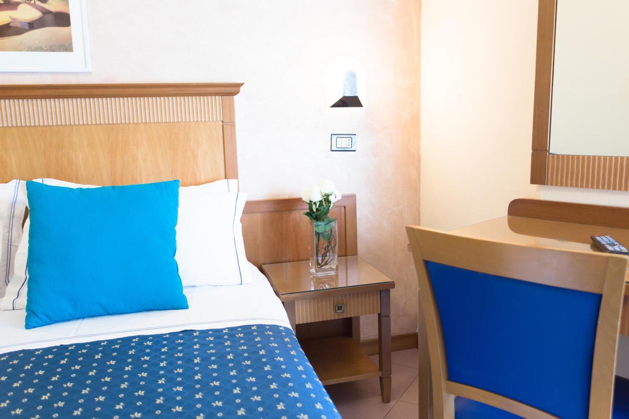 Hotel Verona Cesenatico Oda fotoğraf