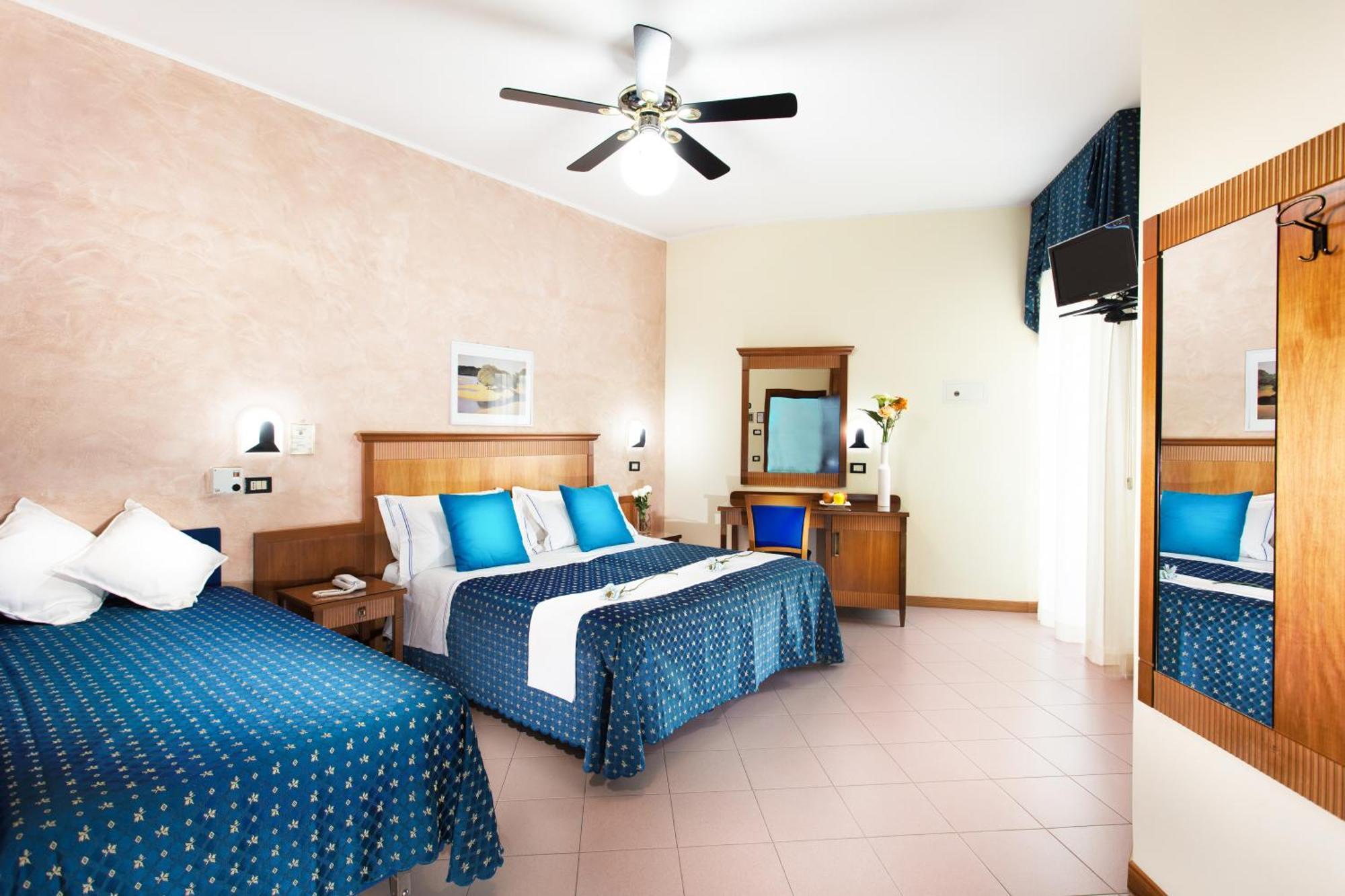 Hotel Verona Cesenatico Oda fotoğraf